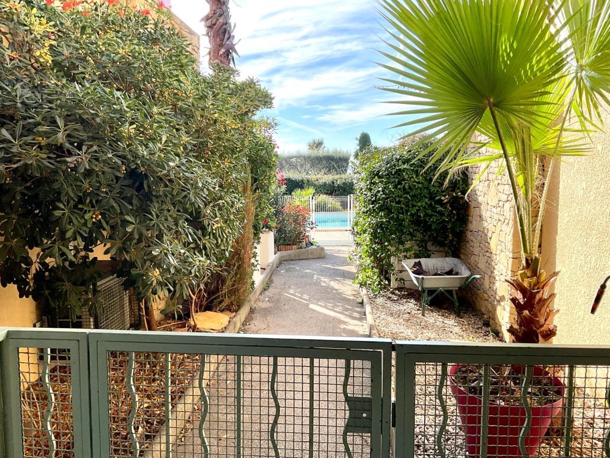 Appartement Sanary Vue Mer Au Calme Luaran gambar