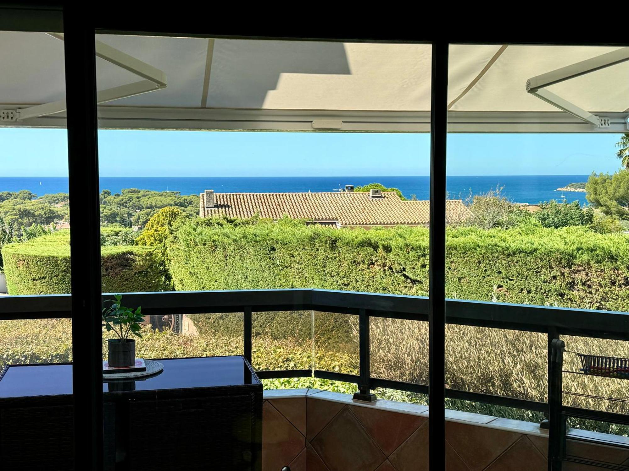 Appartement Sanary Vue Mer Au Calme Luaran gambar